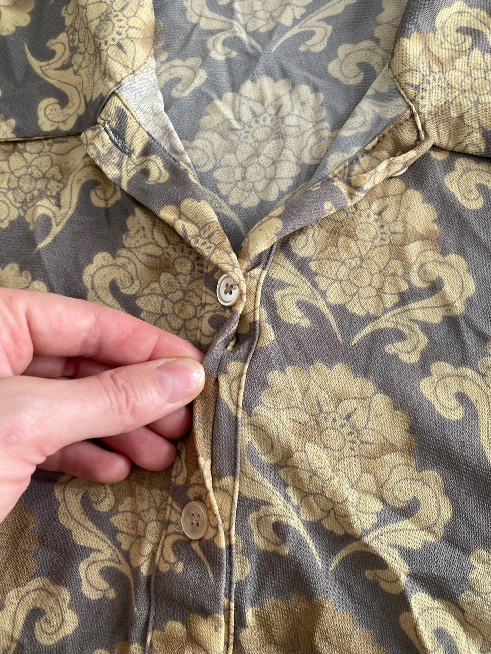Women's Printed Button-Up Long Sleeve Top in Gold & Grey Floral - Picture 3 of 4